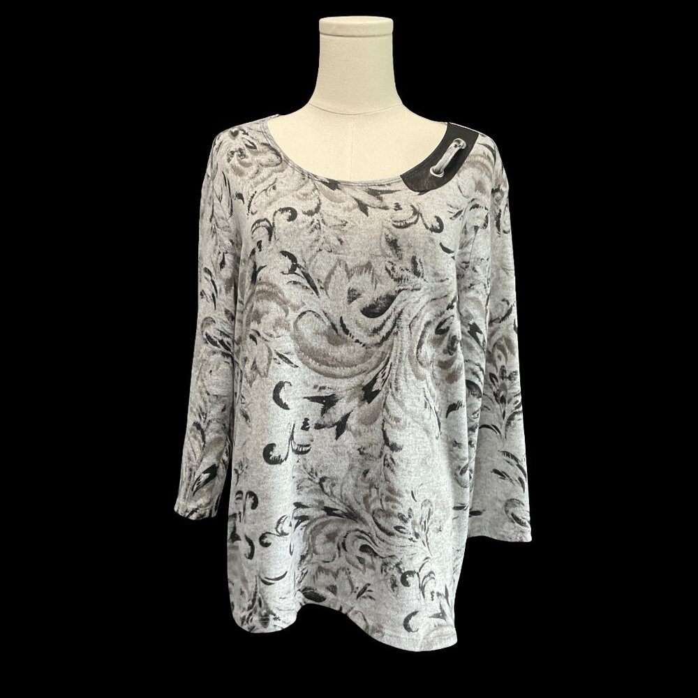 Grey/Black Knit Floral Print Top w/ Neckline Detail